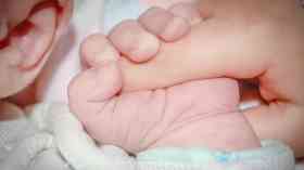 NHS England drops limit on offering Caesarean births