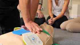 NHS to use volunteers to teach CPR