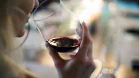 Study compares alcohol cancer risks with smoking