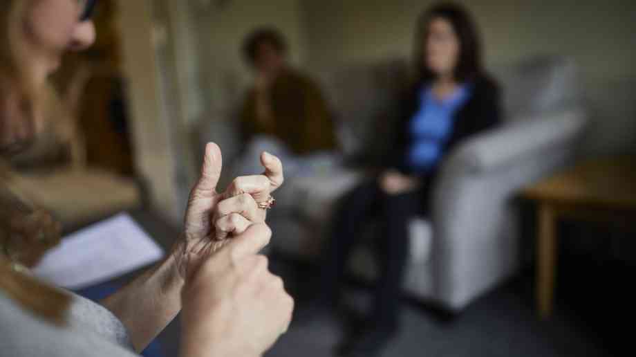 NHS England signs contract to deliver Talking Therapies in BSL