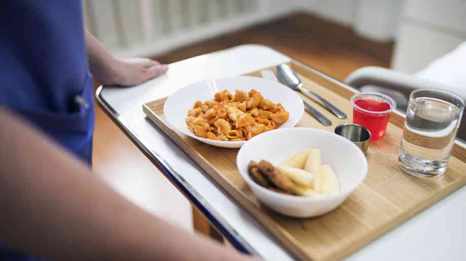 Government announces review of hospital food