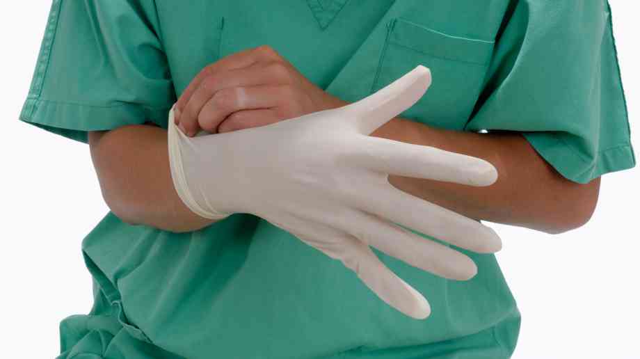 400 patients recalled after doctor diagnosed with HIV