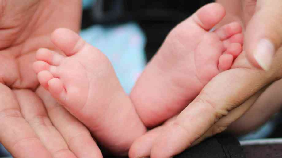 NHS cutting back on IVF fertility treatment
