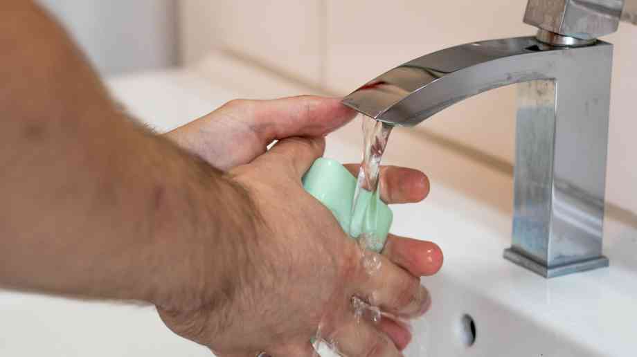King’s shuts hospitals over Norovirus fears
