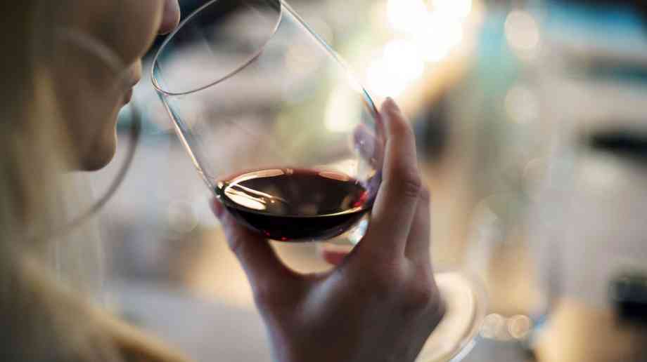 Study compares alcohol cancer risks with smoking Study compares alcohol cancer risks with smoking